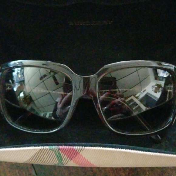 Authentic burberry sunglasses - Picture 1 of 7
